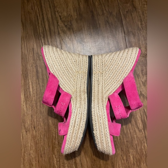 Pink uggs - Picture 7 of 12